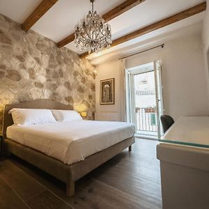 Camera con letto king size